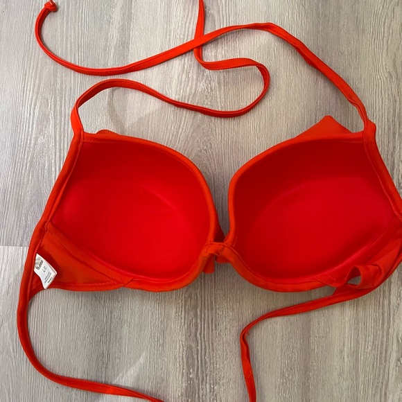 Blue notes red flounce large bikini top -must be bundled! - Picture 5 of 5